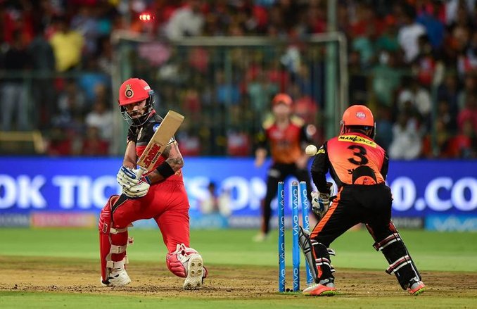 IPL 2018: प्लेऑफ से बाहर हुई आरसीबी तो भड़के विराट कोहली, जमकर निकाली टीम पर भड़ास