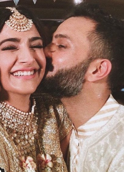sonam kapoor, sonam kapoor marriage, sonam kapoor wedding, sonam kapoor marriage pics, sonam kapoor wedding pics, anand ahuja, Sonam Kapoor and Anand Ahuja, Sonam Kapoor and Anand Ahuja Wedding, Sonam Kapoor and Anand Ahuja Marriage