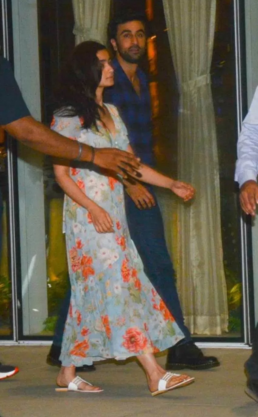 brahmastra stars, Ranbir kapoor, alia bhatt, Ranbir kapoor in brahmastra, alia in brahamastra, alia and ranbir in dinner date, ranbir with film producer, karan johar with alia, director aayan mukharji, see pictures of cool alia, ranbir, entertainment news, bollywood news, television news, entertainment news, bollywood news, television news