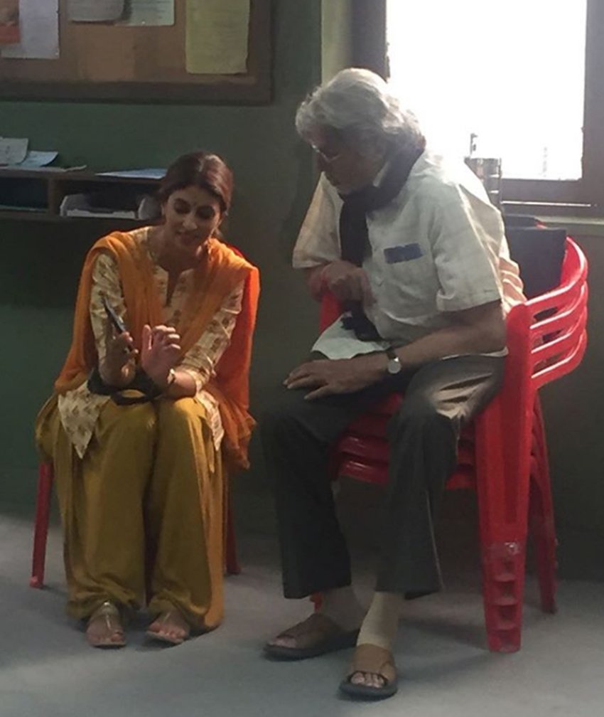amitabh bachchan, amitabh with shweta bahchchan, shweta nanda, amitabh supporting daughter shweta, shweta bachchan debute in acting, entertainment news. bollywood news, television news, entertainment news. bollywood news, television news
