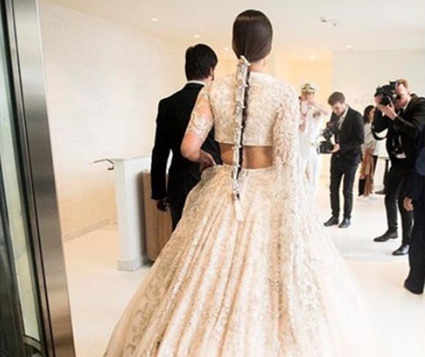 cannes 2018: sonam kapoor, sonam kapoor reaches at red carpet of cannes, sonam in cannes 2018, sonam looks bride with mehandi at cannes, sonam with mehandi on her hands, sonam wore cream eligent lehanga, see pictures of sonam kapoor in cannes film festival, sonam kapoor at cannes film festival, entertainment news, bollywood news, television news