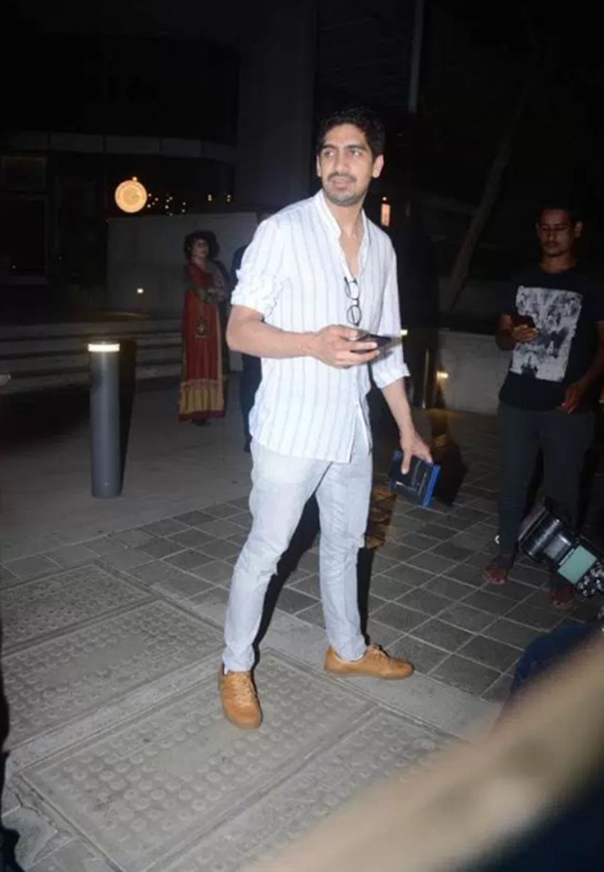 brahmastra stars, Ranbir kapoor, alia bhatt, Ranbir kapoor in brahmastra, alia in brahamastra, alia and ranbir in dinner date, ranbir with film producer, karan johar with alia, director aayan mukharji, see pictures of cool alia, ranbir, entertainment news, bollywood news, television news, entertainment news, bollywood news, television news