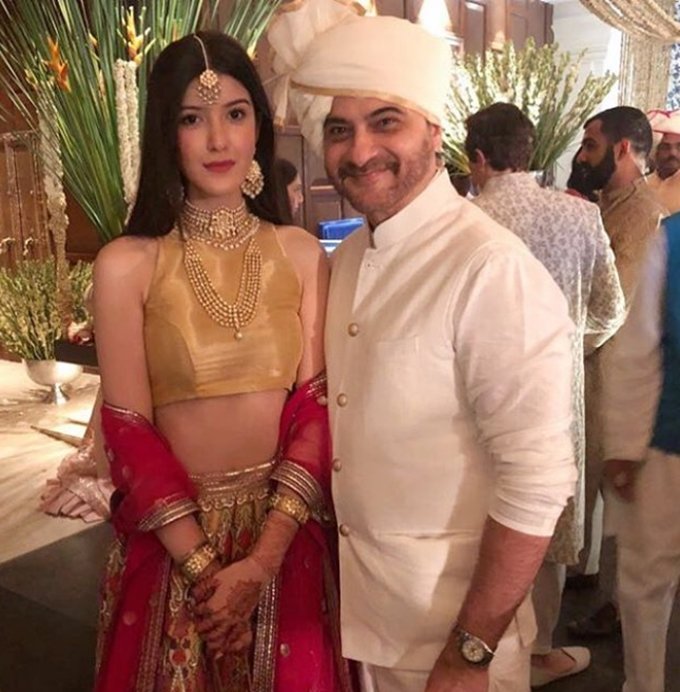 Sanjay Kapoor, Maheep Kapoor, anil kapoor, sonam kapoor cousin shanaya, sanjay beautiful daughter Shanaya, shanaya in her graduation ceremon, shanaya graduate from high school, see Kapoor family is celebrating, entertainment news, bollywood news, television news,entertainment news, bollywood news, television news,entertainment news, bollywood news, television news,entertainment news, bollywood news, television news