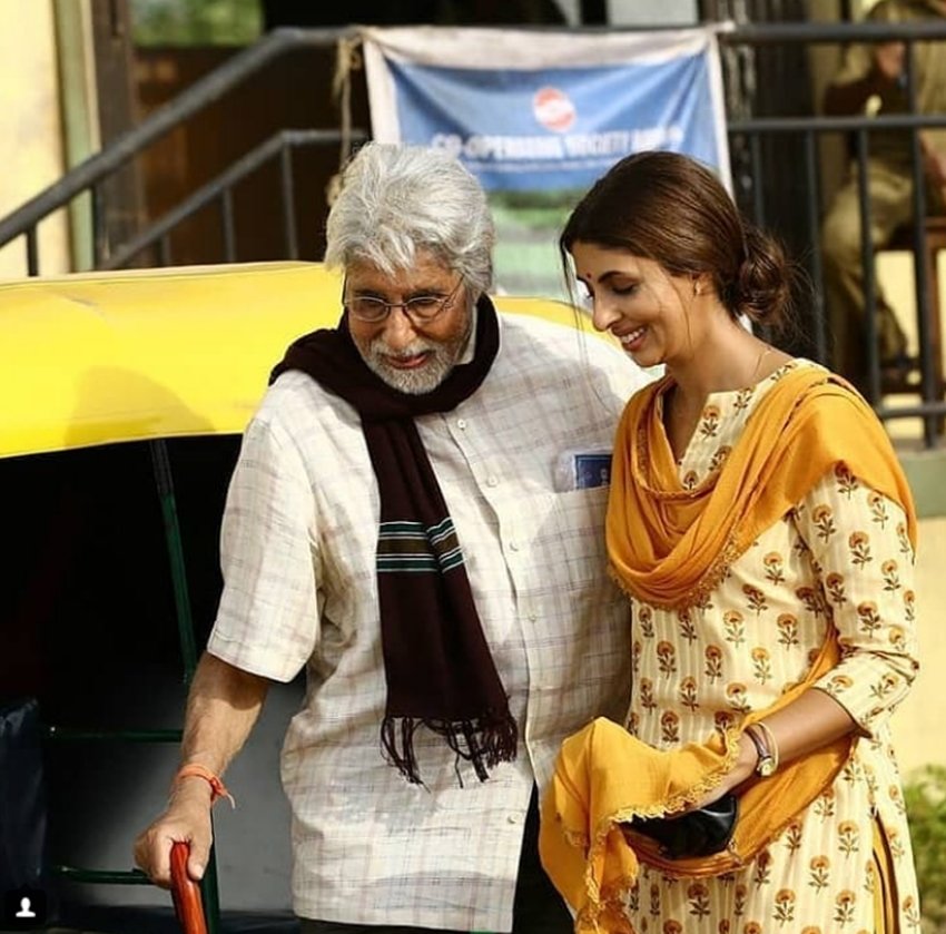 amitabh bachchan, amitabh with shweta bahchchan, shweta nanda, amitabh supporting daughter shweta, shweta bachchan debute in acting, entertainment news. bollywood news, television news, entertainment news. bollywood news, television news