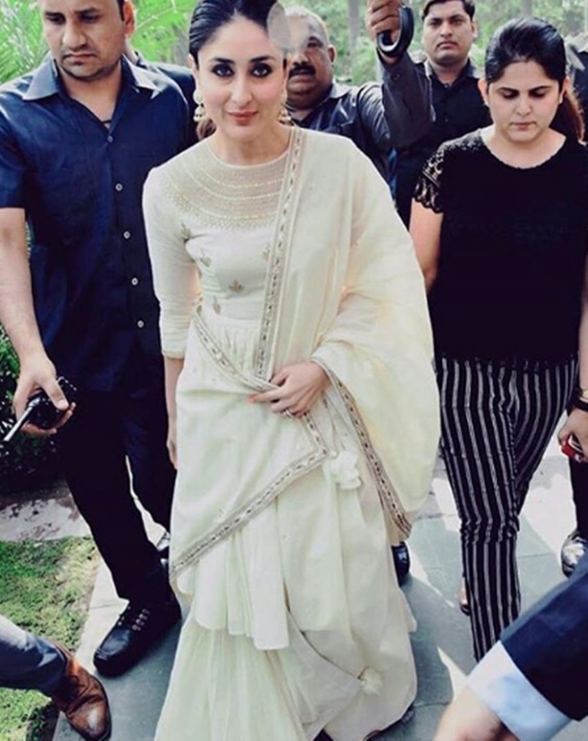 kareena kapoor, kareena kapoor khan, kareena kapoor in an event, kareena kapoor in Delhi, kareena kapoor reached with awesome off white sharara, kareena in nawabi style, see kareena kapoors pictures, entertainment news, bollywood news, television news, entertainment news, bollywood news, television news