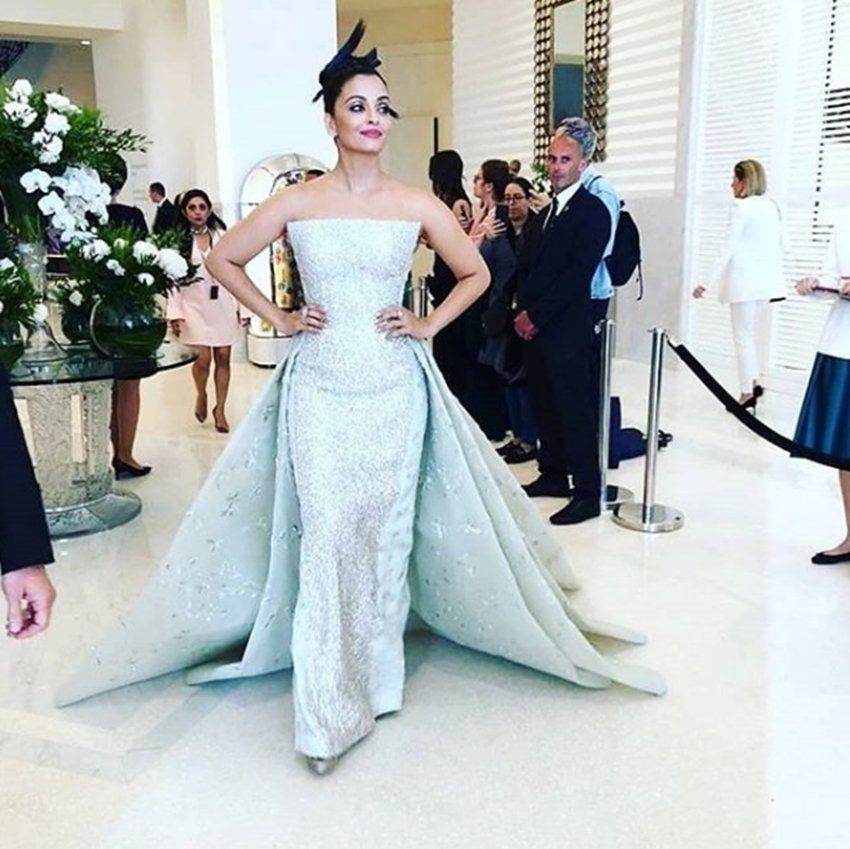 cannes 2018, aishwarya rai bachchan, aishwarya rai reached in red carpet in cannes, red carpet of cannes 2018, aishwarya rai daughter aradhya bachchan wore beautiful dress, aradhya white pretty fairy dress, see pictures of aishwarya rai bachchan, television news,entertainment news, bollywood news, television newse, ntertainment news, bollywood news, television news