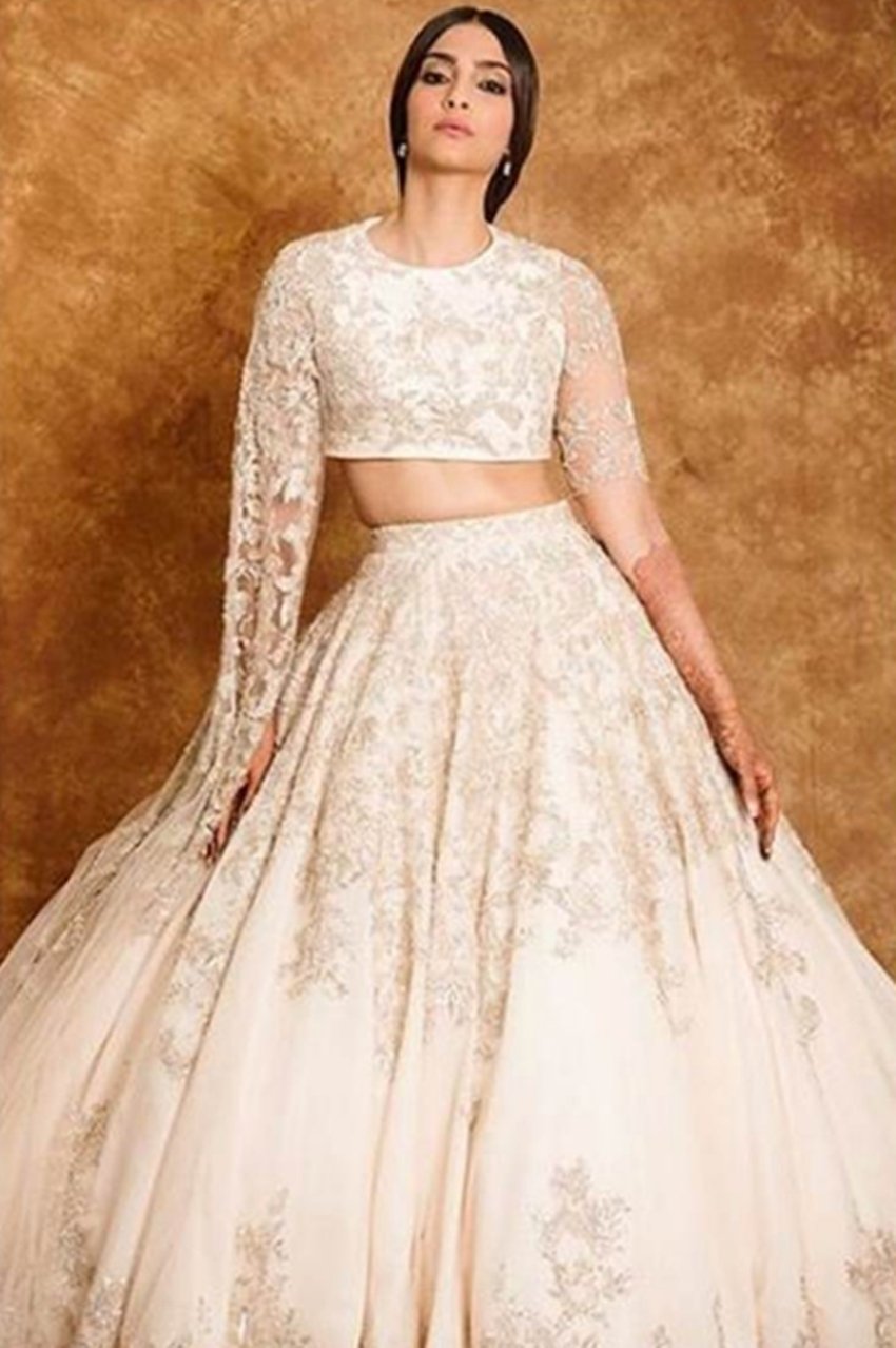 cannes 2018: sonam kapoor, sonam kapoor reaches at red carpet of cannes, sonam in cannes 2018, sonam looks bride with mehandi at cannes, sonam with mehandi on her hands, sonam wore cream eligent lehanga, see pictures of sonam kapoor in cannes film festival, sonam kapoor at cannes film festival, entertainment news, bollywood news, television news