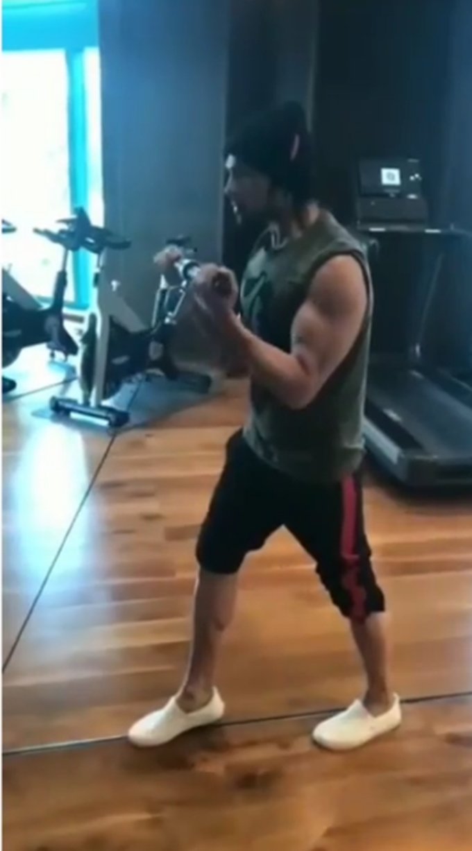 Himesh Reshammiya, himesh on honeymoon period, himesh with Sonia Kapur, himesh working out on holidays, see pictures of music composer turns singer and actor himesh, entertainment news, bollywood news, television news,entertainment news, bollywood news, television news