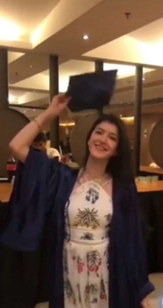 Sanjay Kapoor, Maheep Kapoor, anil kapoor, sonam kapoor cousin shanaya, sanjay beautiful daughter Shanaya, shanaya in her graduation ceremon, shanaya graduate from high school, see Kapoor family is celebrating, entertainment news, bollywood news, television news,entertainment news, bollywood news, television news,entertainment news, bollywood news, television news,entertainment news, bollywood news, television news