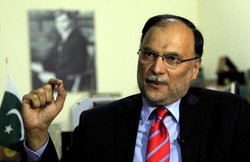 पाकिस्‍तान के गृहमंत्री एहसान इकबाल को गोली मारी, खतरे से बाहर