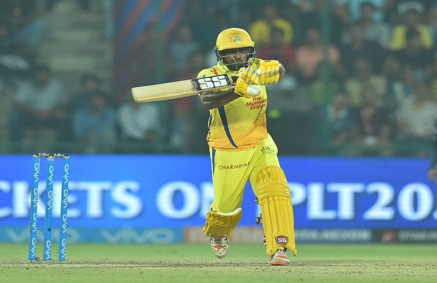 आईपीएल 2018 के मैच के दौरान शॉट खेलते चेन्नई सुपरकिंग्स के खिलाड़ी अंबाती रायुडू। फोटो- पीटीआई