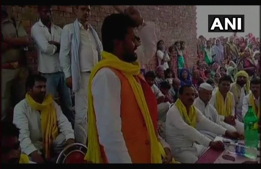 चंदौली की सभा में बोलते सुहेलदेव भारतीय समाज पार्टी नेता अरविंद राजभर(फोटो-एएनआई)