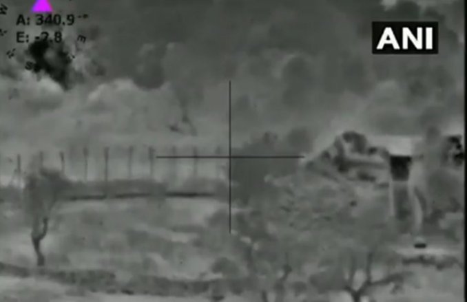 जम्मू-कश्मीर: BSF के वार से उड़ गया दुश्मन की सीमा में बना बंकर, देखें VIDEO