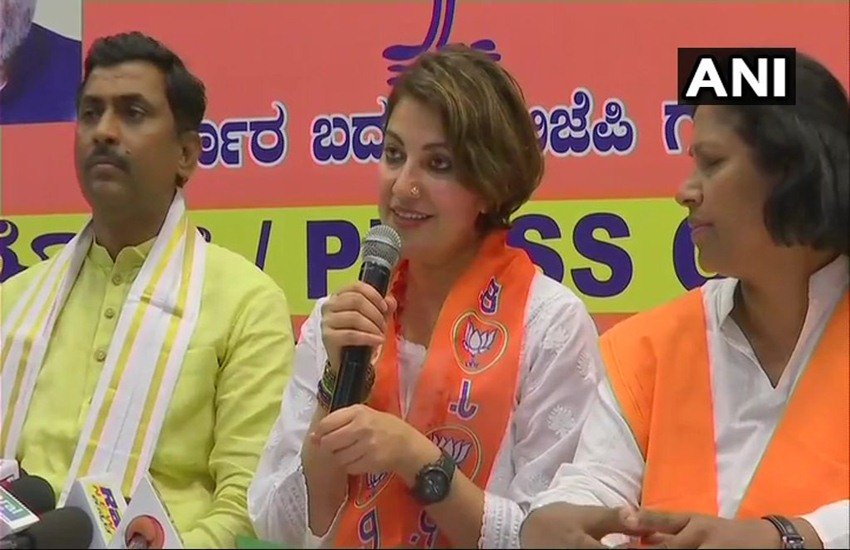 कांग्रेस छोड़कर भाजपा में शामिल होने का औपचारिक ऐलान करती कन्नड़ अभिनेत्री भावना रमन्ना। फोटो- एएनआई