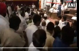 Kanpur Municipal Corporation, Kanpur Municipal Corporation polls, congress, congress worker fights, Ghulam Nabi Azad, Raj Babbar, Kanpur news, Hindi news, News in Hindi, Jansatta
