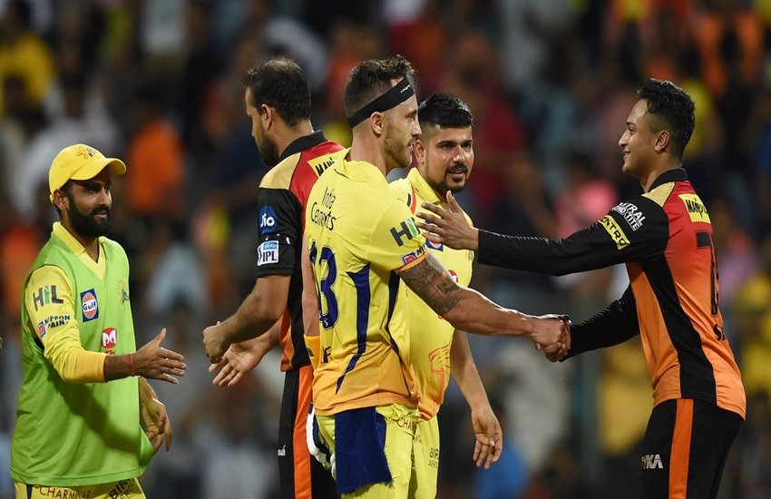 चेन्नई सुपर किंग्स और सनराइडर्स हैदराबाद के क्रिकेटर्स (पीटीआई फोटो)