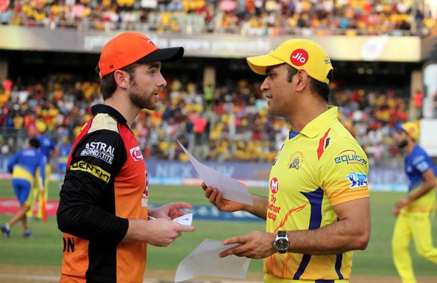 IPL 2018 Final, CSK vs SRH Final: फाइनल मैच में टॉस के दौरान केन विलियम्‍सन और महेंद्र सिंह धोनी। (फोटो सोर्स: ट्विटर से)