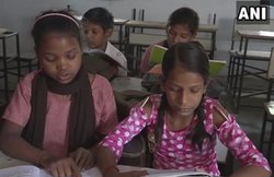 गोरखपुर: स्‍कूली छात्रों को बाबा गोरखनाथ और दीनदयाल उपाध्‍याय की दी जाएगी शिक्षा, टीचर बोले- अच्‍छी पहल