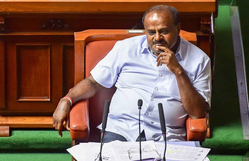 कर्नाटक विधानसभा में मुख्‍यमंत्री एचडी कुमारस्‍वामी। (Photo: PTI)