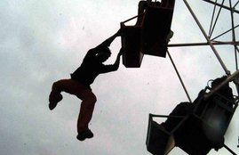 giant wheel crash, झूला, क्रैश, girl dies after giant wheel crashes, Andhra Pradesh Giant Wheel crash, Anantapur giant wheel crash, Anantapur news, Hindi, News in Hindi, Jansatta