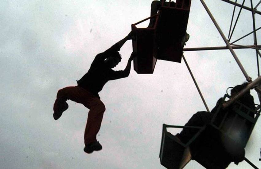 giant wheel crash, झूला, क्रैश, girl dies after giant wheel crashes, Andhra Pradesh Giant Wheel crash, Anantapur giant wheel crash, Anantapur news, Hindi, News in Hindi, Jansatta giant wheel crash, झूला, क्रैश, girl dies after giant wheel crashes, Andhra Pradesh Giant Wheel crash, Anantapur giant wheel crash, Anantapur news, Hindi, News in Hindi, Jansatta