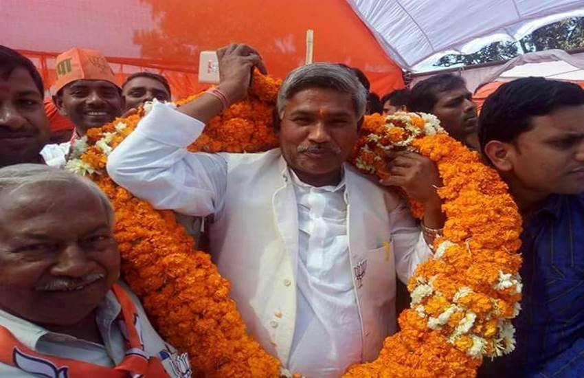 पुलिस के द्वारा यौन उत्‍पीड़न के आरोप में गिरफ्तार भाजपा नेता कन्‍हैया लाल मिश्रा। फोटो- Facebook/Kanhaiyalal Mishra