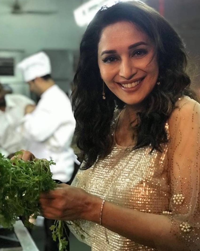 माधुरी फिटनेस के लिए अपनी डाइट पर भी काफी ध्यान देती हैं। वह अपनी डाइट में ज्यादा से ज्यादा ऑर्गेनिक फूड का इस्तेमाल करती हैं। माधुरी तैलीय और फैटी फूड्स से दूर रहती हैं और अपनी डाइट में कार्बोहाइड्रेट और हाई प्रोटीन वाले आहार शामिल करती हैं।