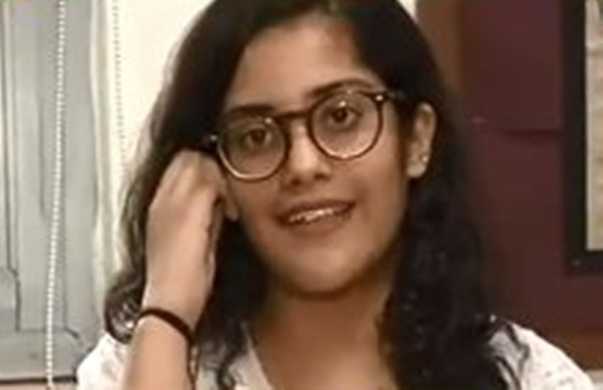 CBSE 12th में टॉप करने वाली मेघना श्रीवास्तव (फोटो सोर्स- वीडियो स्क्रीनशॉट)