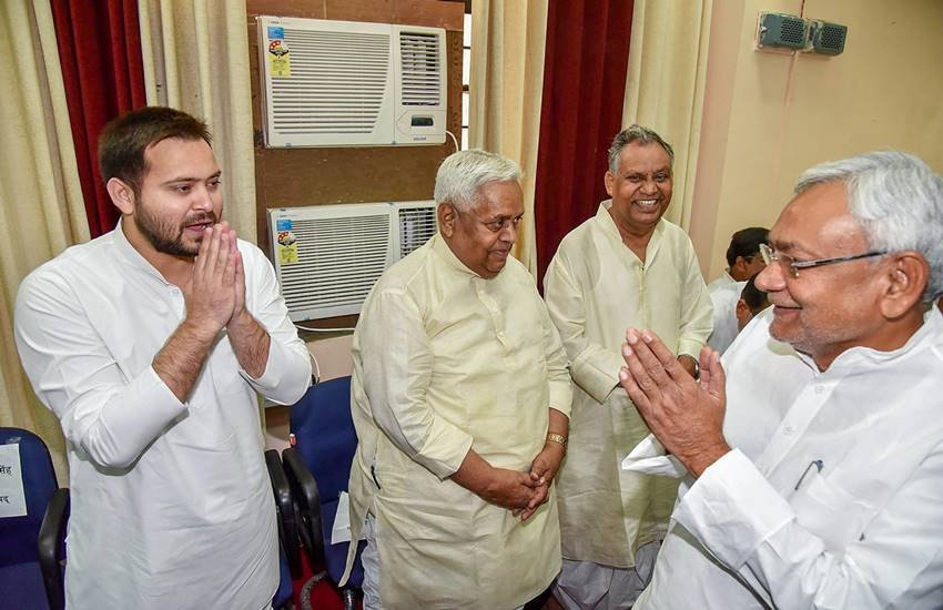 आरजेडी नेता तेजस्वी यादव और बिहार के सीएम नीतीश कुमार। (PTI Photo)