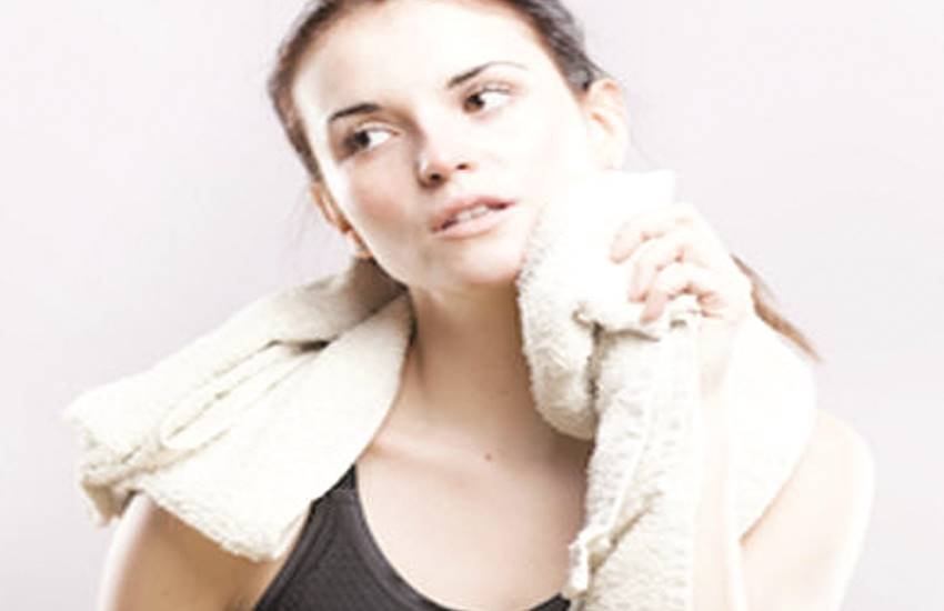 sweat, excess sweat, odour of sweat, odour of sweat during summer, sweat during summer, sweat causes, sweat odour causes, how to get rid of odour of sweat, health news in hindi, ravivari, national news in hindi, international news in hindi, political news in hindi, economy, india news in hindi, world news in hindi, jansatta editorial, jansatta article, hindi news, jansatta