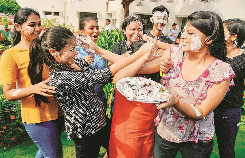 2009 व 2010 के मुकाबले कमजोर रहा रिजल्ट, नौ साल पहले की तुलना में खराब इस साल का परिणाम, बिना सीसीई के पहला साल, गिरा दसवीं सीबीएसई का नतीजा