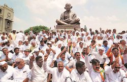 बेबाक बोल : कर्नाटक की बोध कथा