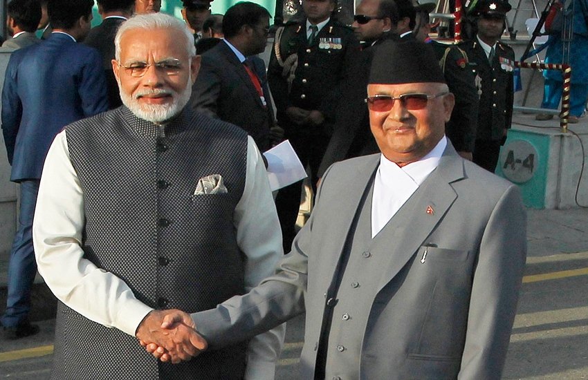 प्रधानमंत्री नरेंद्र मोदी और नेपाली पीएम केपी ओली (पीटीआई फोटो) प्रधानमंत्री नरेंद्र मोदी और नेपाली पीएम केपी ओली (पीटीआई फोटो)