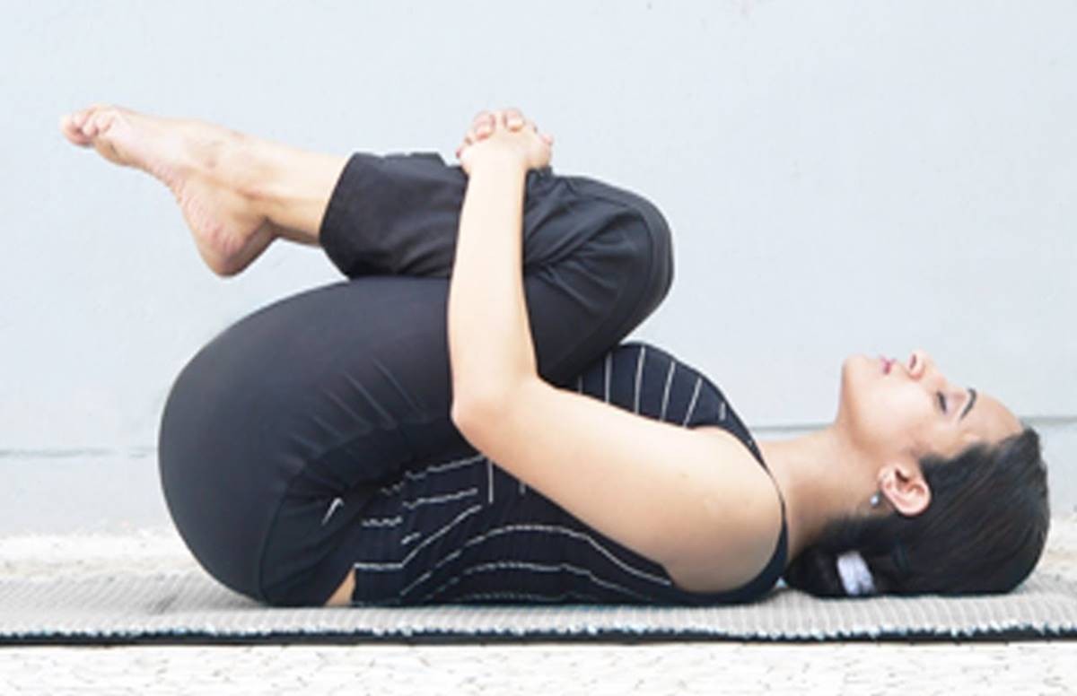 Know How to do Pawanmuktasana and these benefits - ऐसे कीजिए पवनमुक्तासन,  पेट की इन समस्याओं से मिलेगा छुटकारा, होते हैं ये लाभ - Jansatta