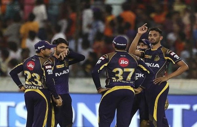 IPL 2018: KKR के प्रसिध कृष्णा ने 4 विकेट ले तोड़ दी SRH की कमर, देखें वीडियो