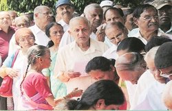 हमारे बुजुर्गों को दोस्ती की जरूरत, अकेलापन दे रहा है अवसाद