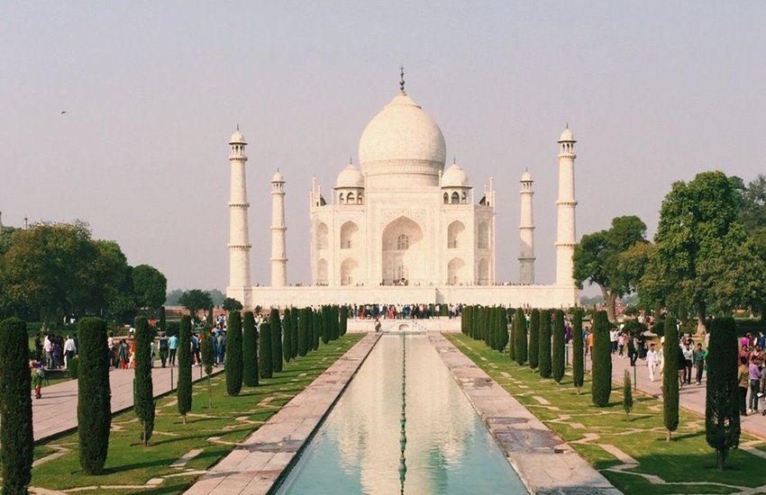 दुनिया का पहला अजूबा आगरा में स्थित ताज महल (फोटो सोर्स- ट्विटर/@Travelingpic_FR)
