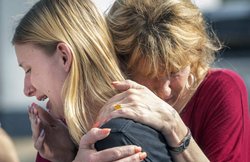 टेक्‍सास के स्‍कूल में भारी गोलीबारी में कम से कम 10 की मौत, एक संदिग्‍ध हिरासत में