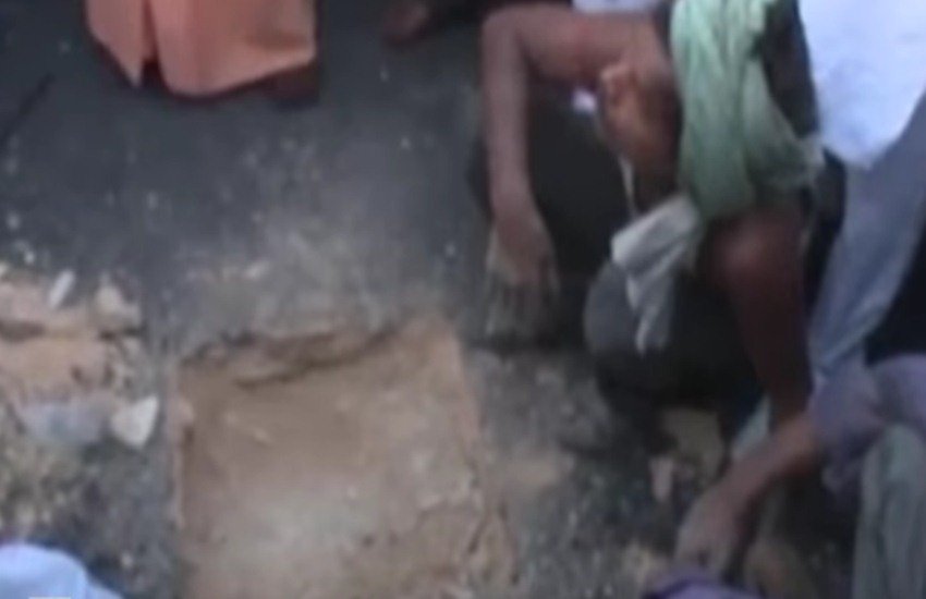 Yogi Adityanath, UP CM, CM Yogi Adityanath, New road, Road quality, road inspection, Pratapgarh, Hindi news, News in Hindi, Jansatta Yogi Adityanath, UP CM, CM Yogi Adityanath, New road, Road quality, road inspection, Pratapgarh, Hindi news, News in Hindi, Jansatta