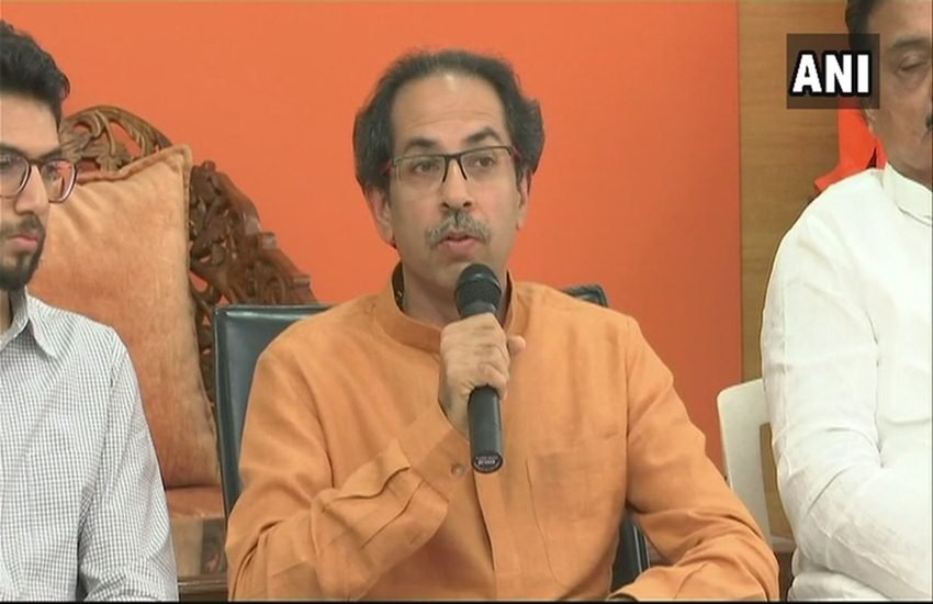 पालघर उप चुनावों में हार के बाद मुंबई में अपनी पहली प्रतिक्रिया में उद्धव ठाकरे ने आरोप लगाया कि पालघर संसदीय सीट पर हुए उप चुनाव में मतगणना में गड़बड़ी की गई है। (फोटो- ANI) पालघर उप चुनावों में हार के बाद मुंबई में अपनी पहली प्रतिक्रिया में उद्धव ठाकरे ने आरोप लगाया कि पालघर संसदीय सीट पर हुए उप चुनाव में मतगणना में गड़बड़ी की गई है। (फोटो- ANI)