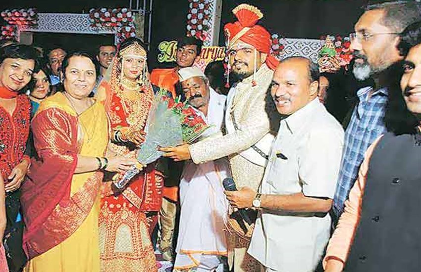 विवेक और ऐश्वर्या की शादी 12 मई को हुई थी। उन्होंने वर्जिनिटी टेस्ट की प्रथा के खिलाफ जाकर शादी की है। (फाइल फोटो)