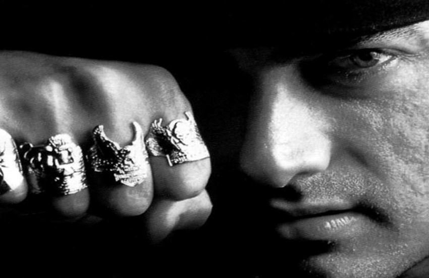 इस फ़िल्म ने आमिर को एक सफ़ल प्रयोगधर्मी एक्टर के रूप में इंडस्ट्री में स्थापित कर दिया था। 