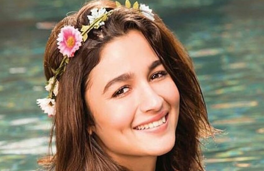 Raazi Box Office Collection 12: 100 करोड़ के क्लब में शामिल होने की तैयारी में मेघना गुलजार और आलिया की फिल्म Raazi Box Office Collection 12: 100 करोड़ के क्लब में शामिल होने की तैयारी में मेघना गुलजार और आलिया की फिल्म