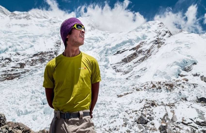 पर्वतारोही अर्जुन वाजपेयी ने विश्व की तीसरी सबसे ऊंची चोटी (8,000 मीटर से अधिक) कंचनजंघा को फतह कर इतिहास रच दिया है। 