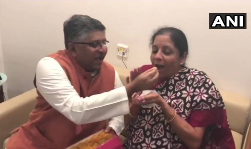 karnataka election results, karnataka election results 2018, कर्नाटक चुनाव परिणाम, कर्नाटक चुनाव परिणाम 2018, karnataka election results date, karnataka assembly election results, karnataka assembly election results 2018, karnataka election results 2018 date, karnataka election results date 2018, karnataka election results 2018 date, karnataka election results time, election results, bjp workers, bjp workers pics, bjp workers celebration, bjp workers photos, photo gallery