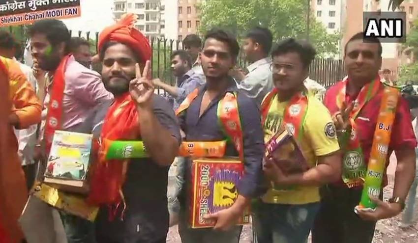 karnataka election results, karnataka election results 2018, कर्नाटक चुनाव परिणाम, कर्नाटक चुनाव परिणाम 2018, karnataka election results date, karnataka assembly election results, karnataka assembly election results 2018, karnataka election results 2018 date, karnataka election results date 2018, karnataka election results 2018 date, karnataka election results time, election results, bjp workers, bjp workers pics, bjp workers celebration, bjp workers photos, photo gallery