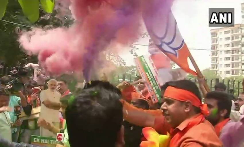 karnataka election results, karnataka election results 2018, कर्नाटक चुनाव परिणाम, कर्नाटक चुनाव परिणाम 2018, karnataka election results date, karnataka assembly election results, karnataka assembly election results 2018, karnataka election results 2018 date, karnataka election results date 2018, karnataka election results 2018 date, karnataka election results time, election results, bjp workers, bjp workers pics, bjp workers celebration, bjp workers photos, photo gallery