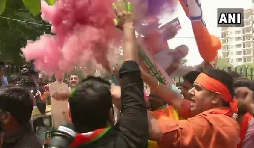 karnataka election results, karnataka election results 2018, कर्नाटक चुनाव परिणाम, कर्नाटक चुनाव परिणाम 2018, karnataka election results date, karnataka assembly election results, karnataka assembly election results 2018, karnataka election results 2018 date, karnataka election results date 2018, karnataka election results 2018 date, karnataka election results time, election results, bjp workers, bjp workers pics, bjp workers celebration, bjp workers photos, photo gallery
