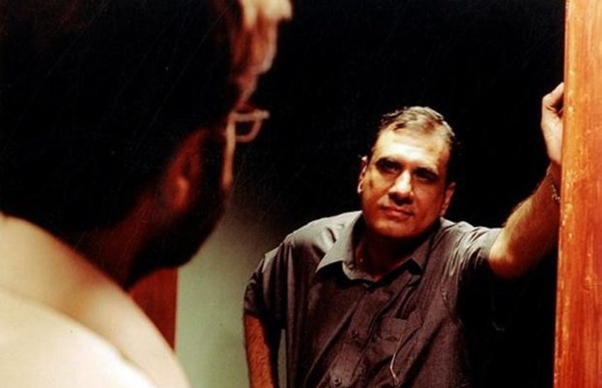 बोमन ईरानी शौकिया तौर पर शनिवार और रविवार को थियेटर किया करते थे।