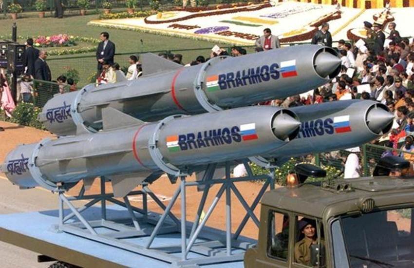  भारत ने ओडिशा के तट पर स्थित परीक्षण रेंज से भारत रूस के संयुक्त उपक्रम ब्रह्मोस सुपरसोनिक क्रूज मिसाइल का आज सफल परीक्षण किया।(File Pic) 